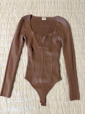 Abercrombie & Fitch Ribbed Sweetheart Neck Bodysuit in Dusty Mauve